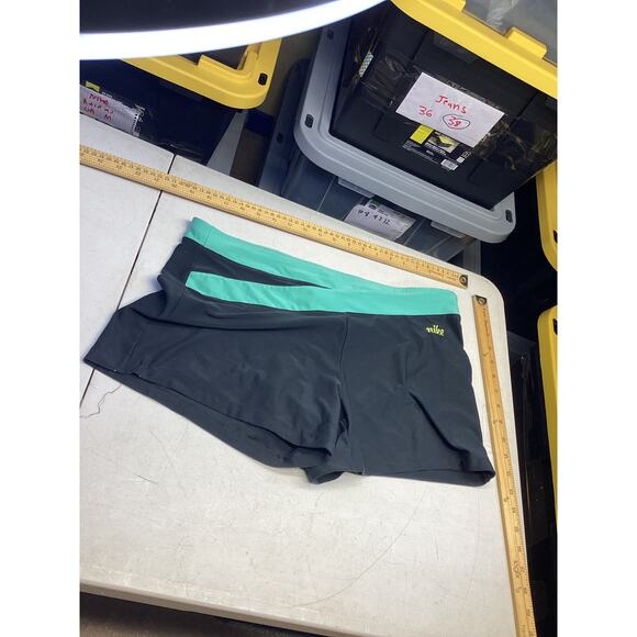 NIKE Activewear Training Women's Shorts Black & Green Size Large - Picture 4 of 4